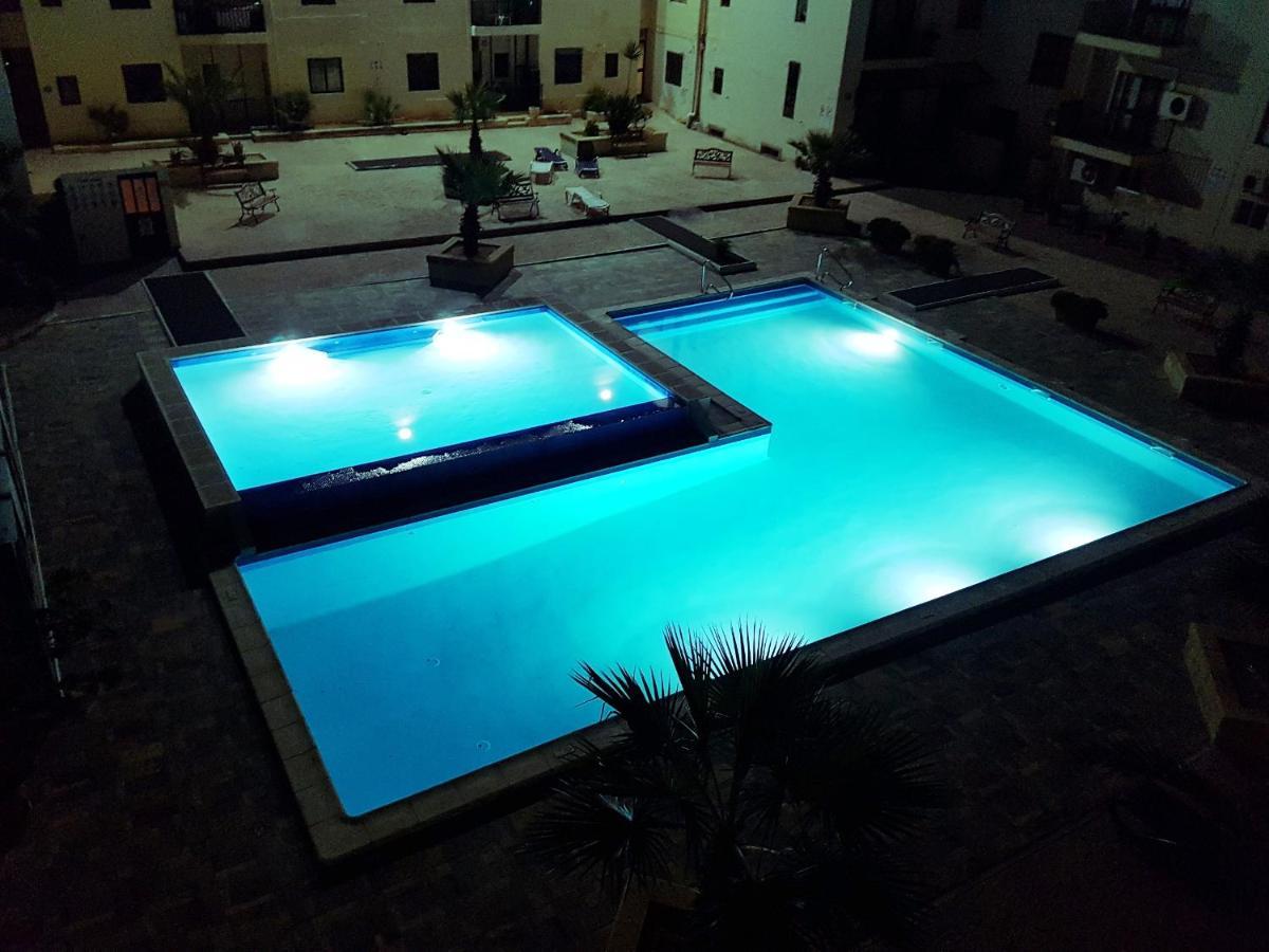 Stunning Penthouse Roof Terrace & Communal Swimming Pool 圣保罗湾城 外观 照片