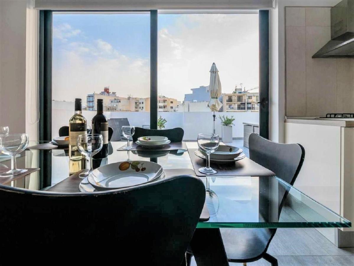 Stunning Penthouse Roof Terrace & Communal Swimming Pool 圣保罗湾城 外观 照片