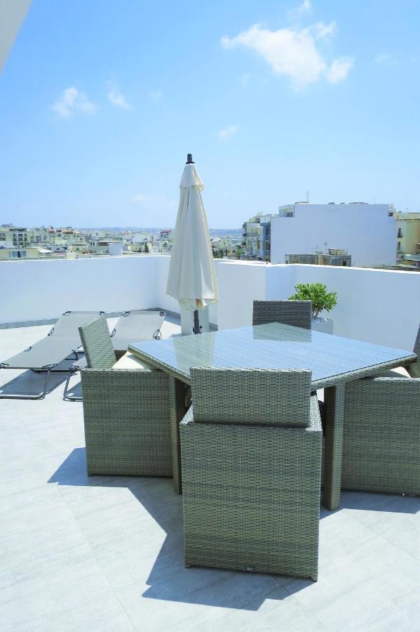 Stunning Penthouse Roof Terrace & Communal Swimming Pool 圣保罗湾城 外观 照片